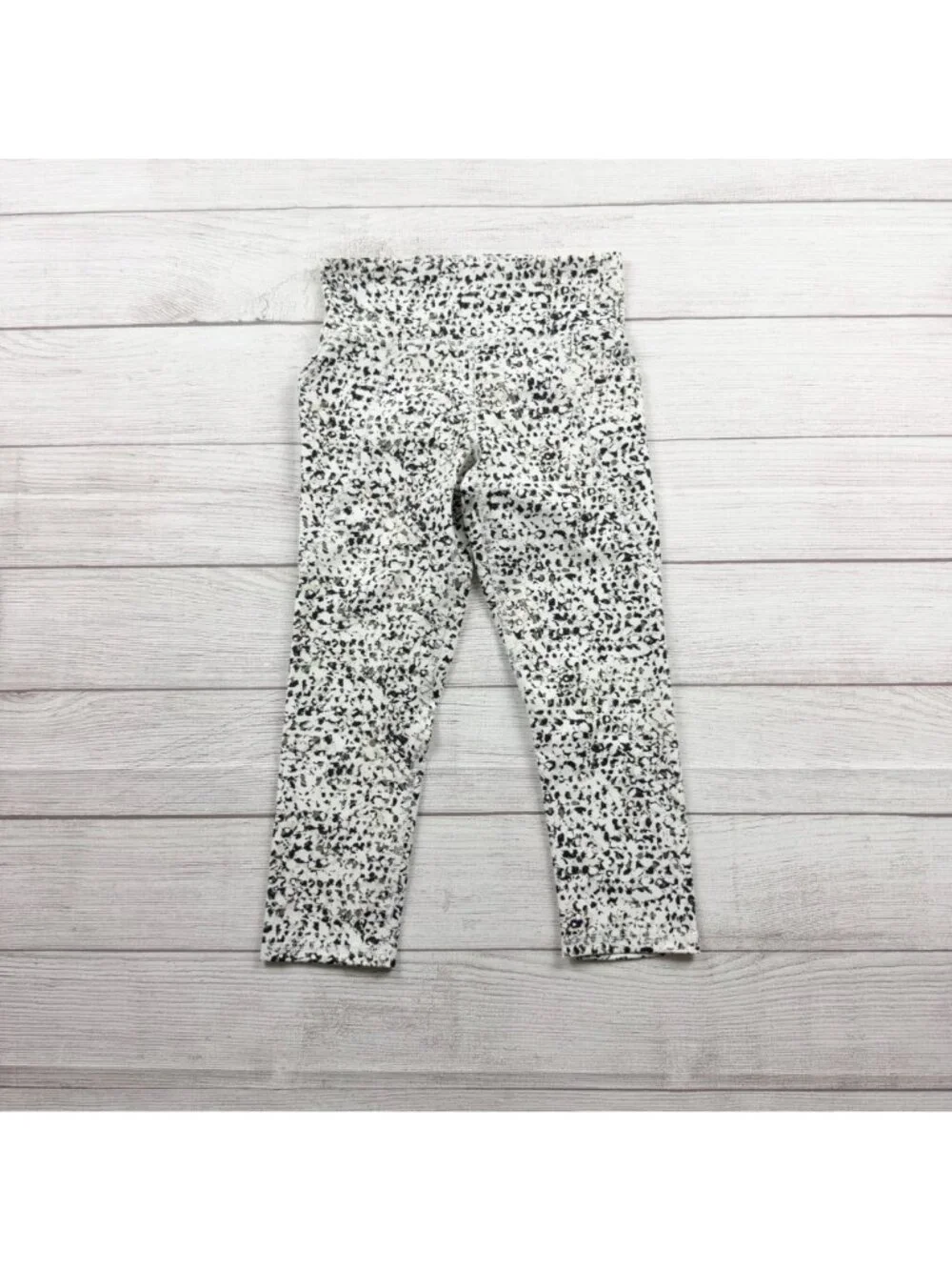Old Navy Active High Waisted Printed Cropped Leggings NWT M 8